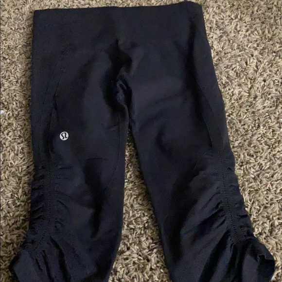 Lululemon cropped leggings size 6 - Picture 2 of 3